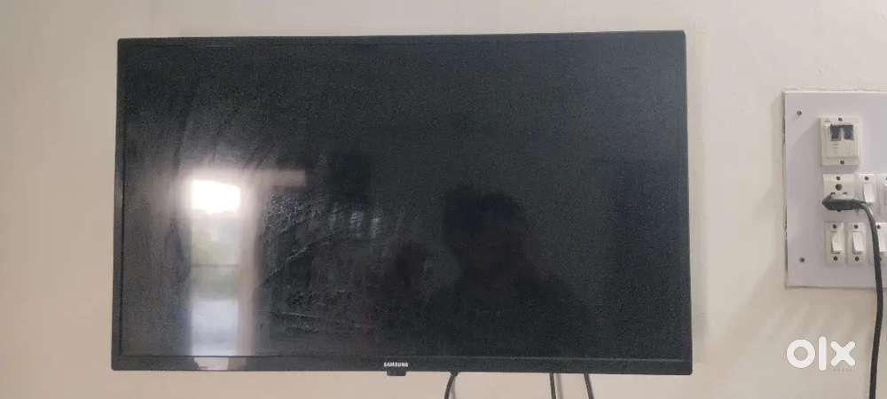 1 sal huaa he LCD ko ase hee bach rehe hamko 80 inch ki leni he