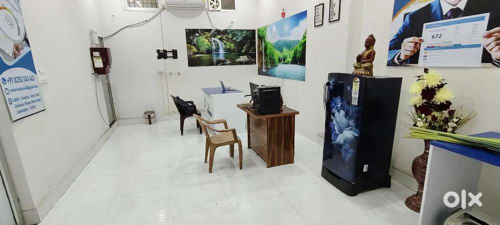 250, 400, 1000, 1500 sqft shop or office area with parking 1st floor
