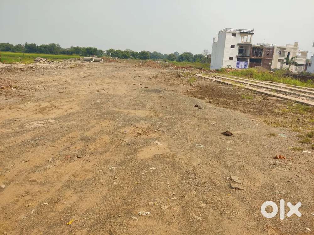 Mere plot ke aalaba khajri khiriya bypass ke pass hyway se laga plot h