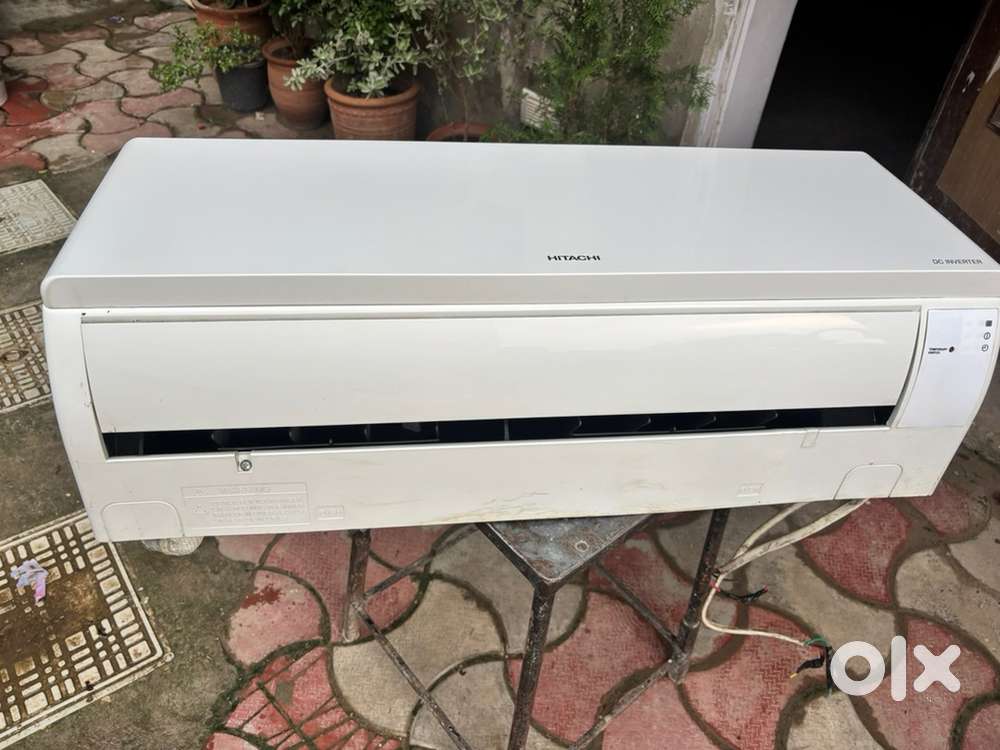 Hitachi 1.2. 5 star rating inverter AC