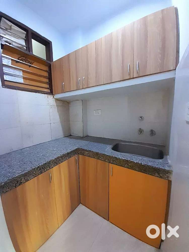 2 bhk house semifurnished ballabgarh sec- 64-65& फ्लोर ब फ्लैट- 62-70