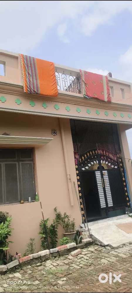 यह मकान पादरी बाजार पप्पू कटरा पेट्रोल पंप से 1 km अंदर हैं ,