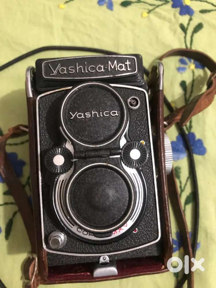 Yashica Mat TLR Vintage Camera Sr. No. 4120359  Made in Japan