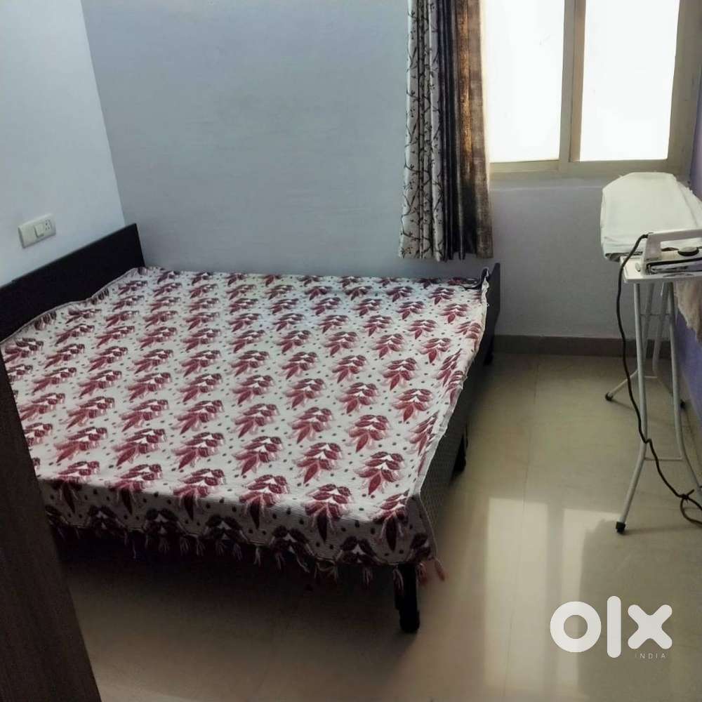 3BHK Semi-Furnished Flat for rent in VIP Road, Zirakpur