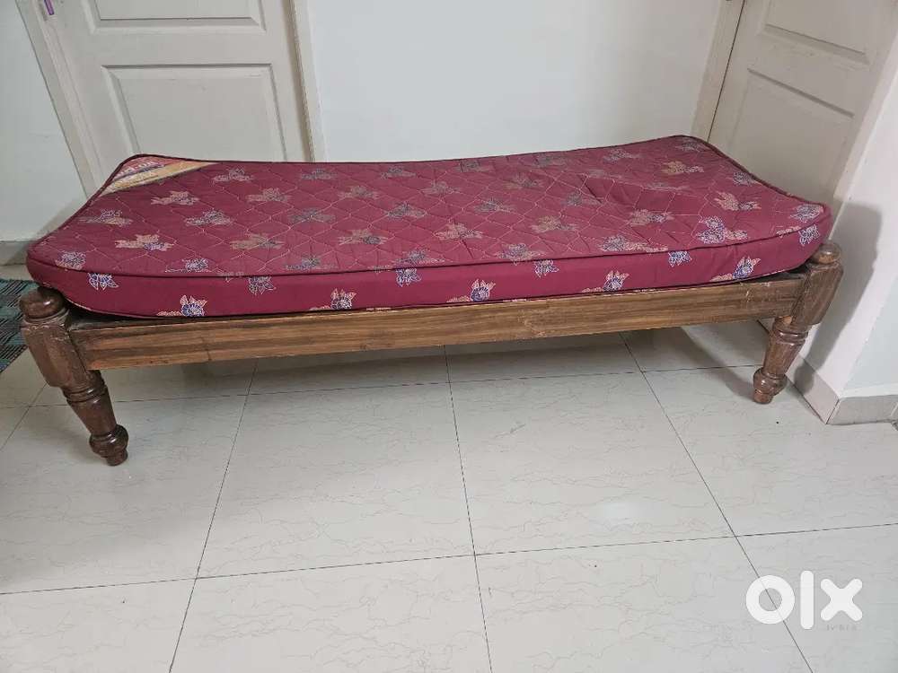 Single Cot Bed with Mattress – ₹5,000