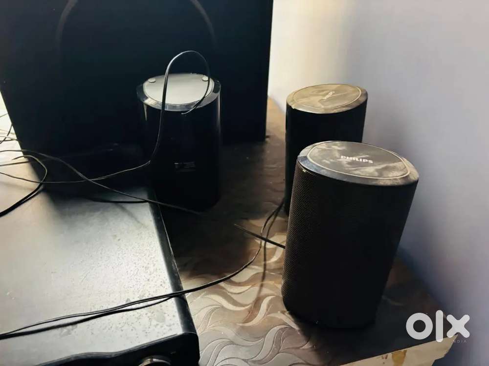 Philip music system 5 speakerd