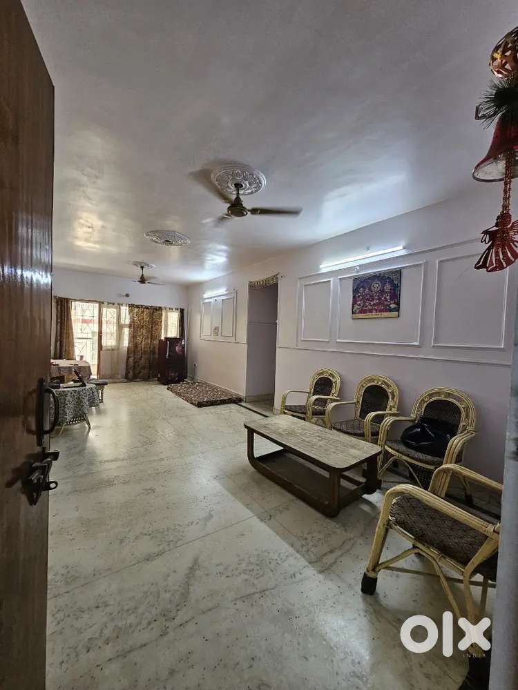 3bhk in main road, boring canal road for immediate sale.