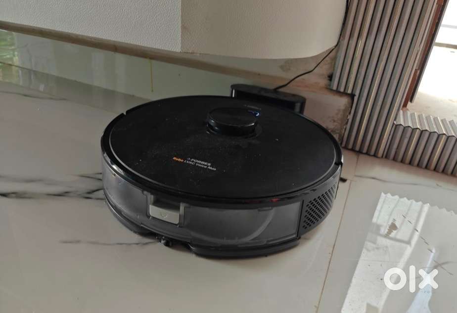 Eureka forbe L vac voice nuo only 1 month old with bill and warranty