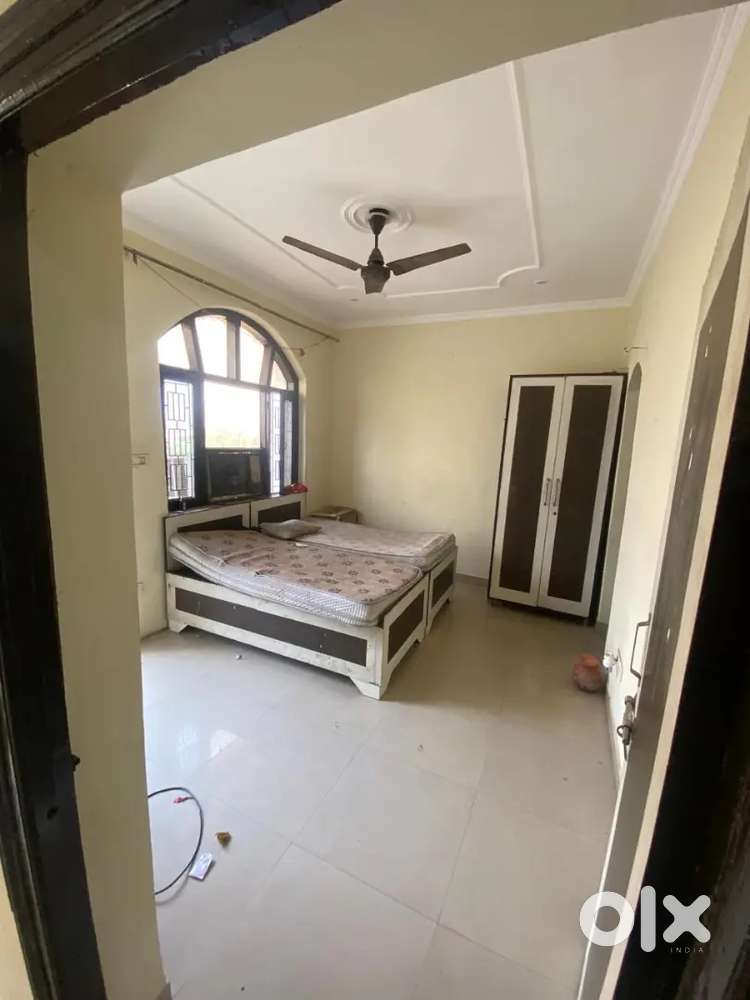 Fully independent flate h, Roommate chahie genuine log connect kare