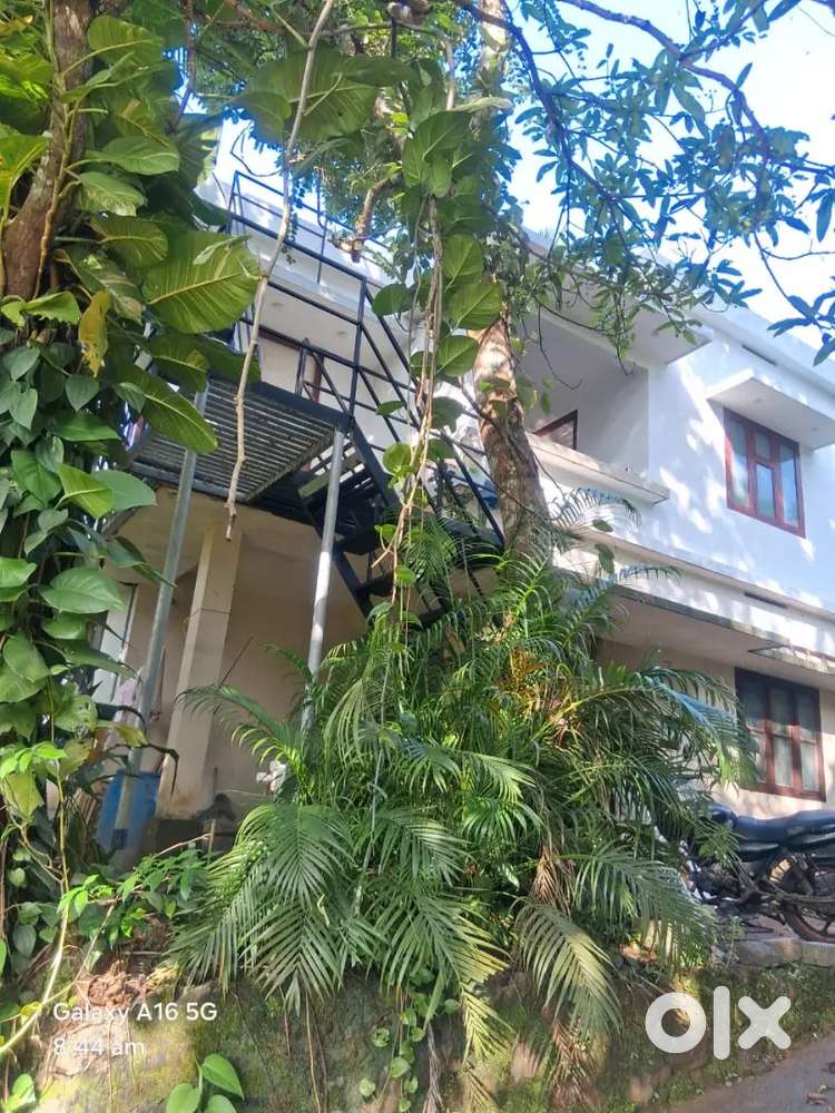 room for ladies near Hilite Mall, cot, table, chair,washing machine.