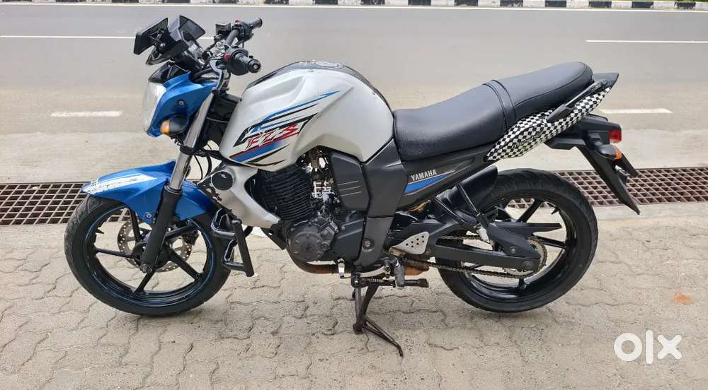 Yamaha FZ-S v1. Model 2010 single owner