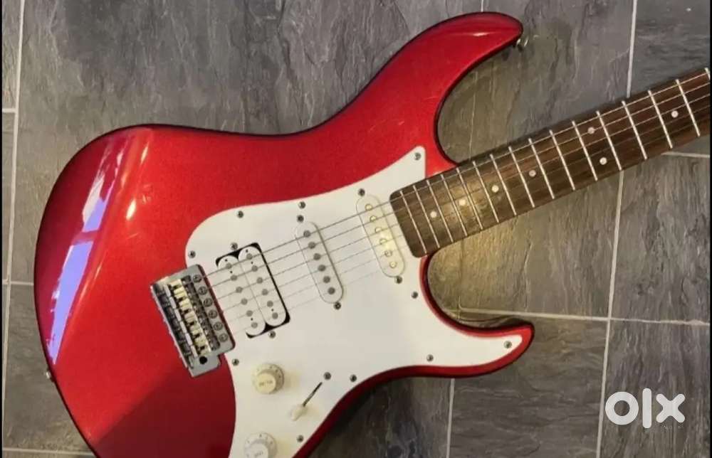 Yamaha pacifica 112j with marshall amplifier