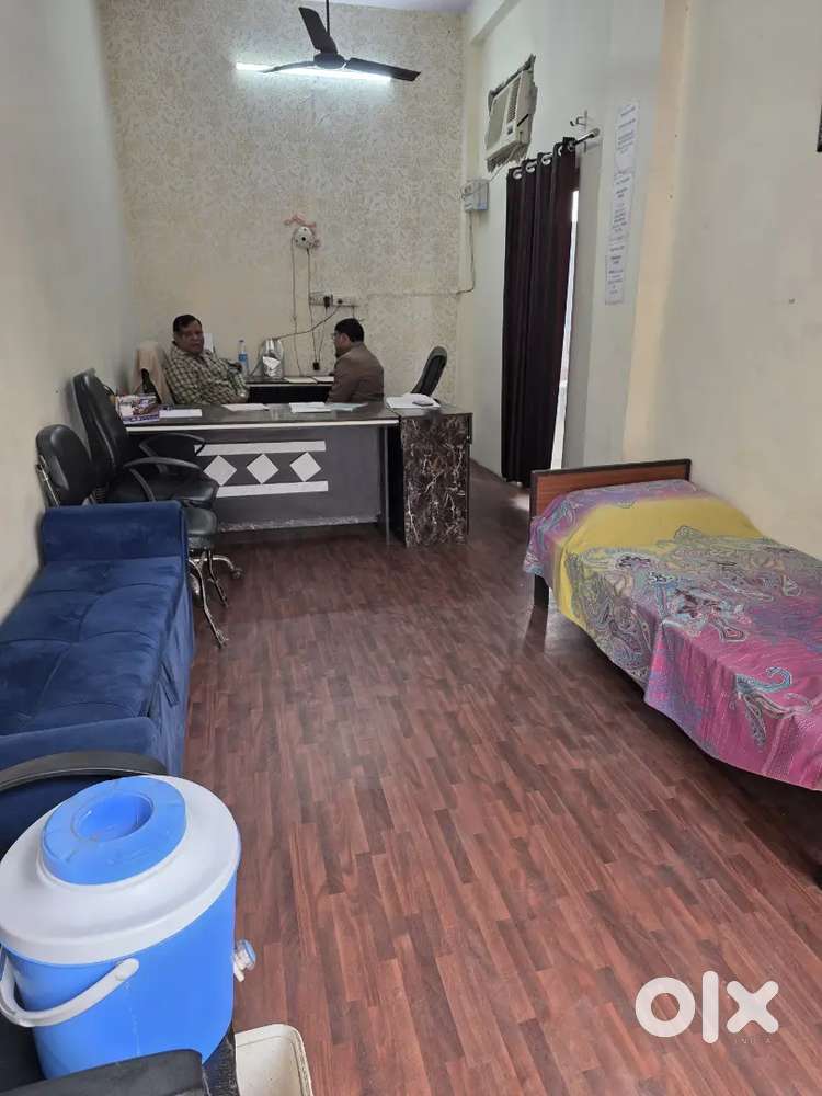 Main Road commercial office/shop on rent.