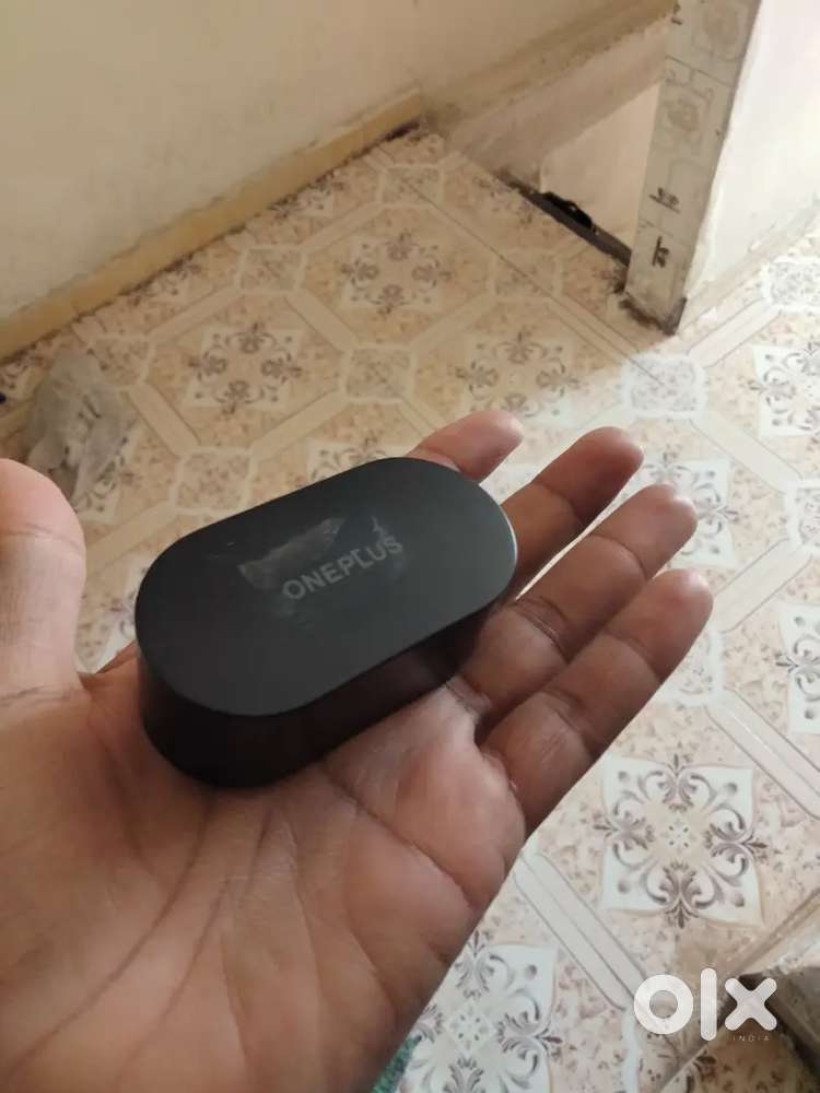 OnePlus Nord charging box only no earbuds missing