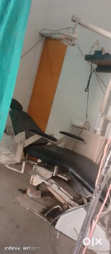 Dental chair bechna hai