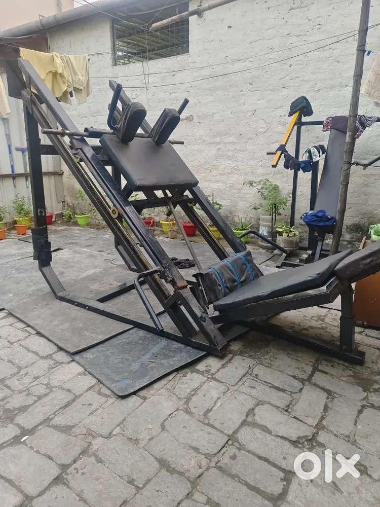 GYM MACHINES AND EQUIPMENTS WITH BEST AND RUNNING CONDITION FULLY