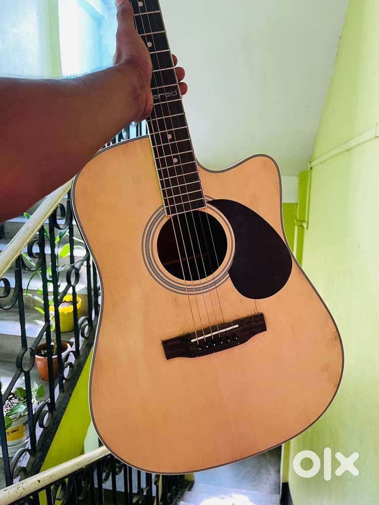 Guitar for sell, only 6 month old, hardly use, brand new condition