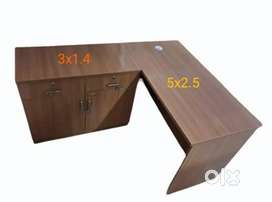 L shaped boss table brand new
