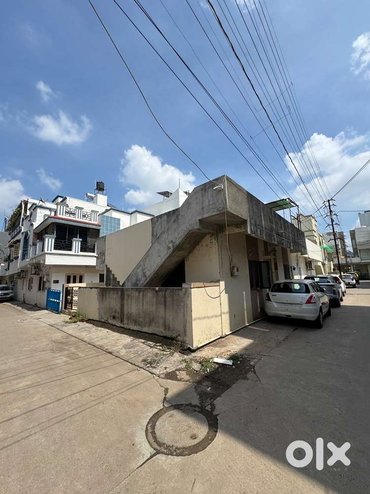 1000sqft tenament for sale in very prime location near Akota.