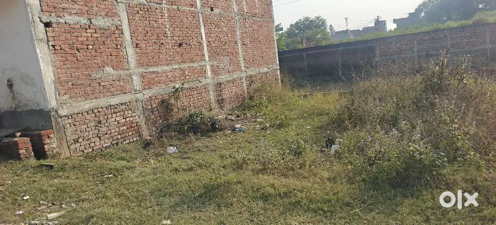 करीमनगर चौराहे से 1km अंदर मनोकमनापुरी कॉलोनी मे प्लॉट है