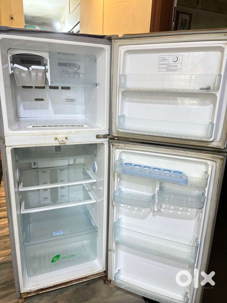 Double door 3 STAR 230 L fridge in great condition