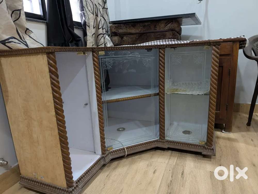 I wants to sale my corner Table.