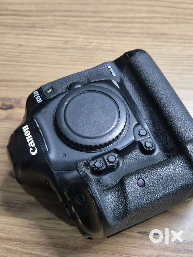 Canon 1DX M2 DSLR camera