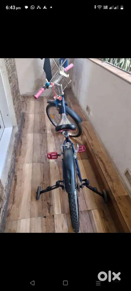 Rarely used bycyle for growing girls with side peddle