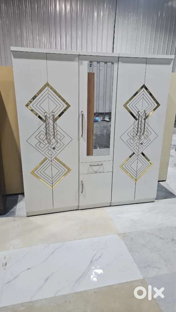 Brand new 5door wardrobe available for sale 6x6.5 jumbo size