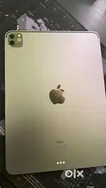 iPad Pro 11 in (2nd generation) Wi-Fi with magic keyboard