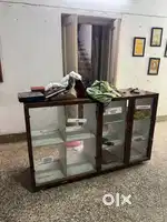 shop counter for sale 5 ft long 2 ft vese 3.5 ft long