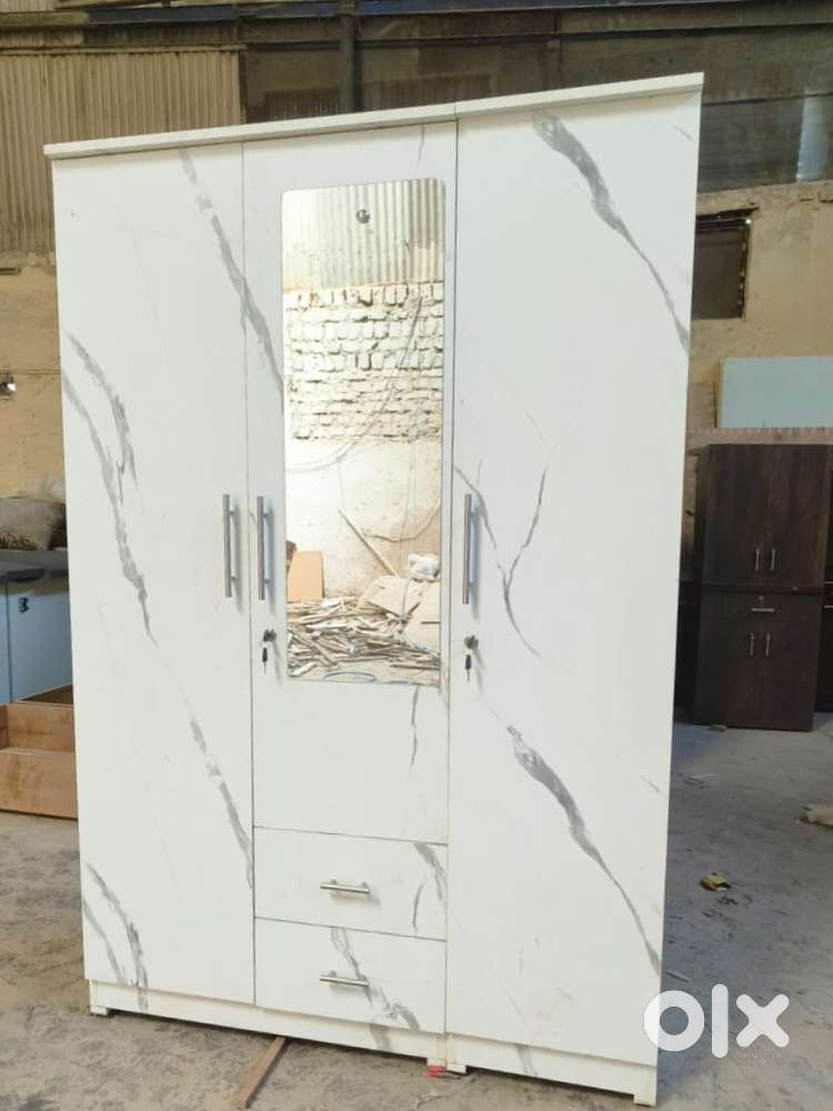 3 door wardrobe
