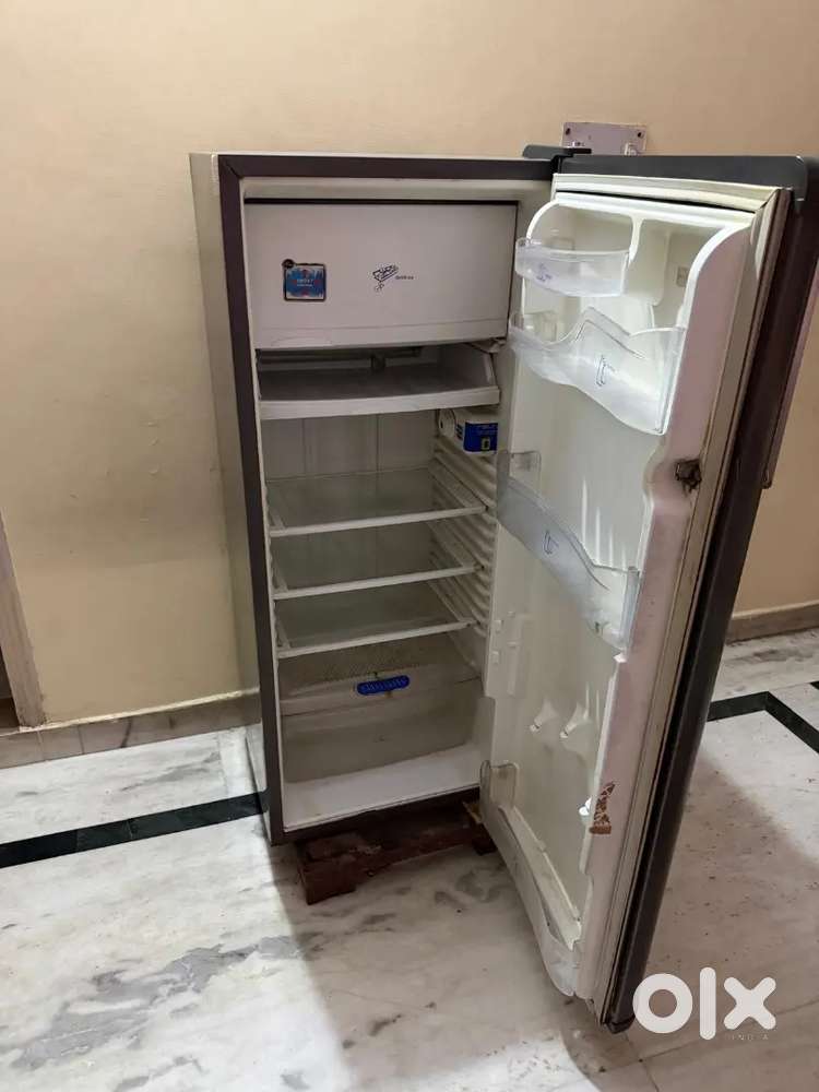 Whirlpool 215 Ltr Refrigerator – 4 Star Rating  Excellent Condition