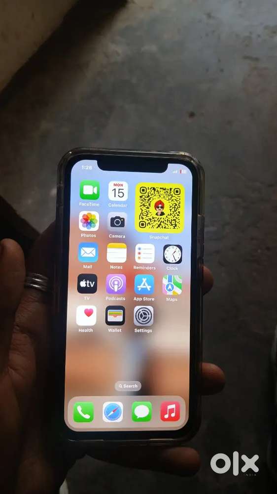 iphone xs (white) clean condition aa