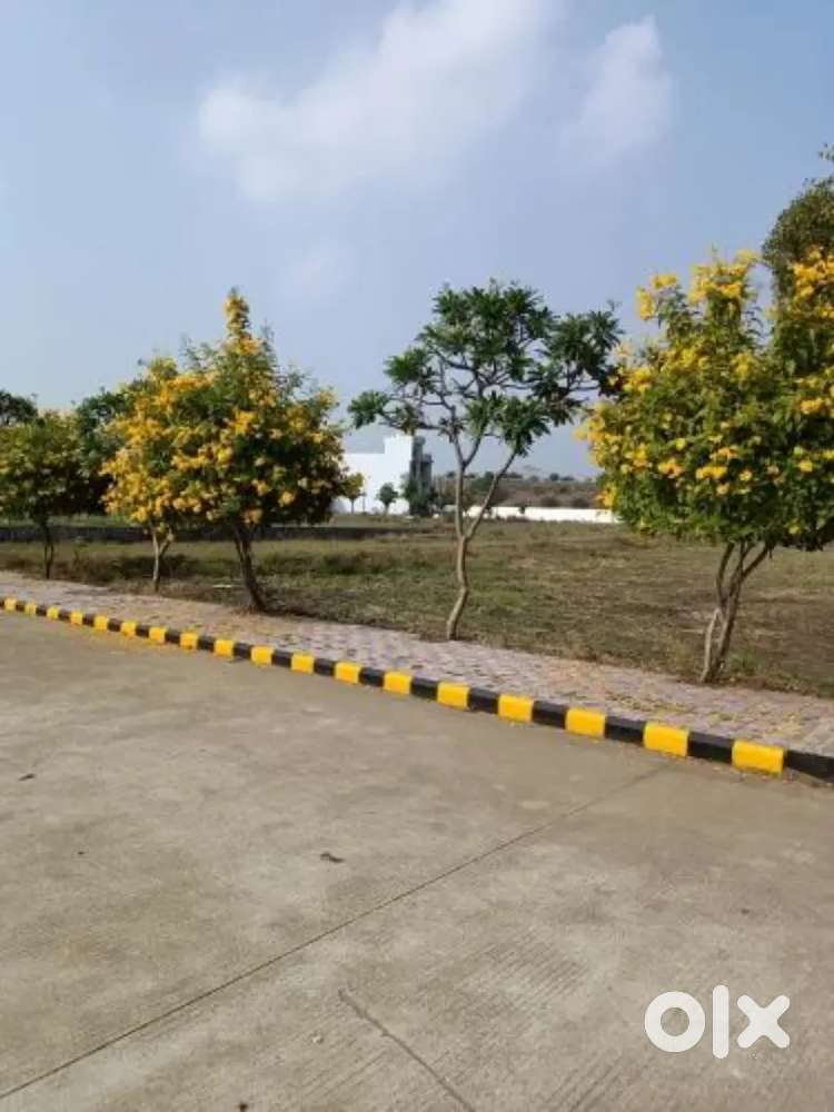 Kissan path से लगी हुई साइड  पर प्लॉट le  सभी approval ke sath