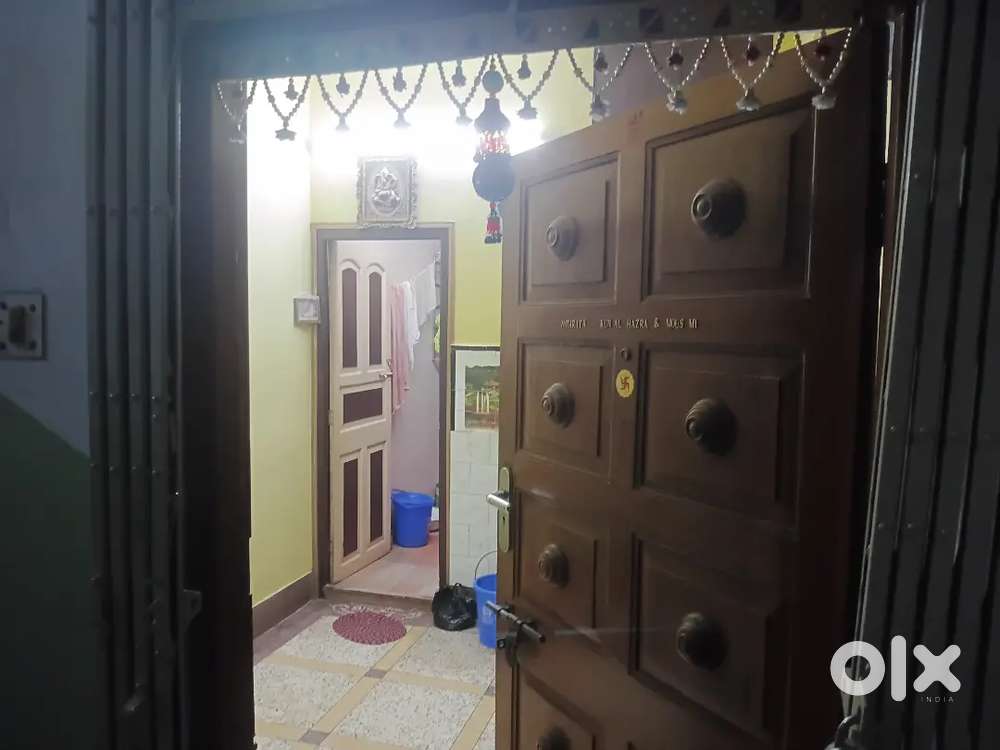 Wel mentained flat sale for shifting bigger flat