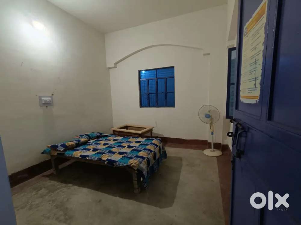 1 Room with 1 bathroom