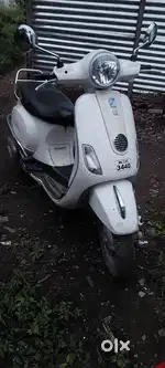 Single handed Vespa 125