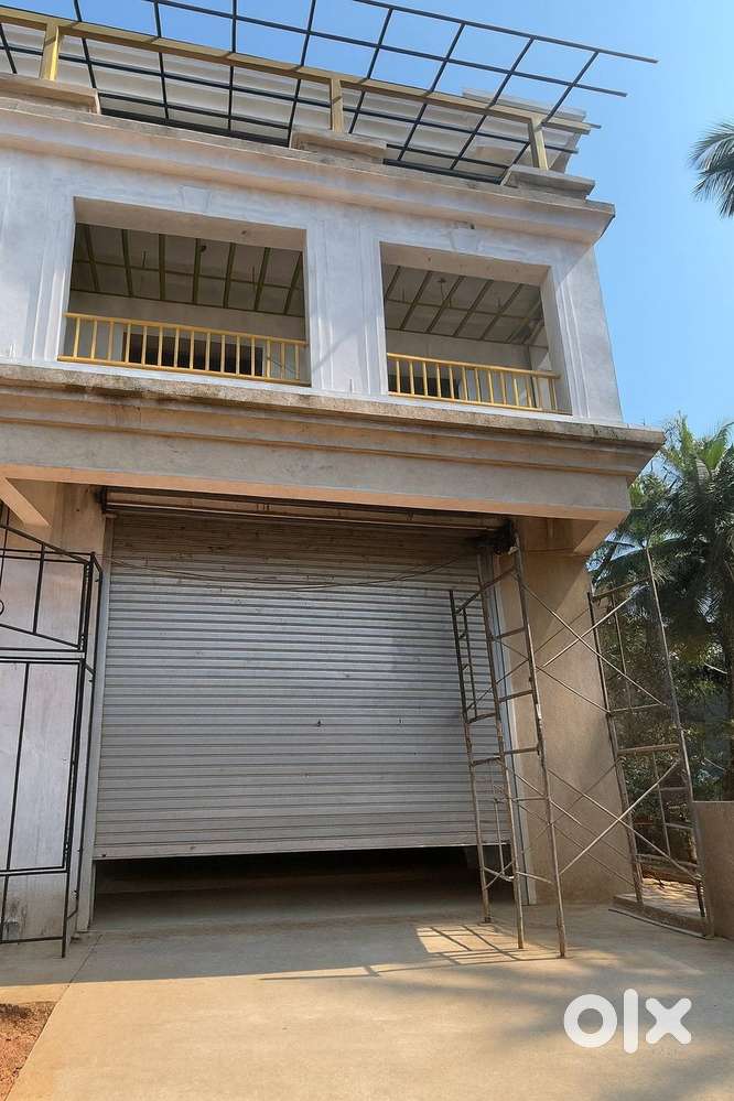 Highway shop for sale in Nuvem