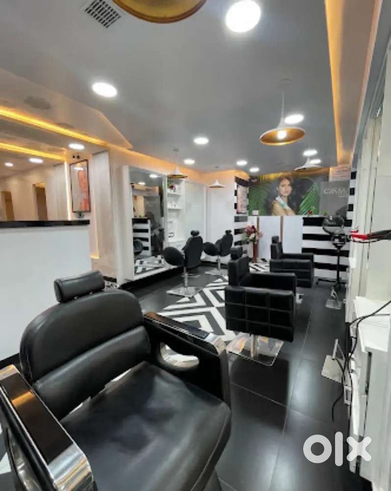 OPENING FOR #UNISEX SALON MAKEUP VACANCY AVAILABLE .