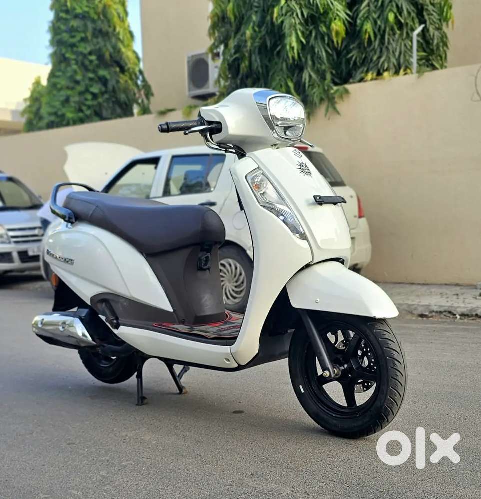 Mahadev bikes rajkot 80 feet road laxmiwadi main road opp anand bakery