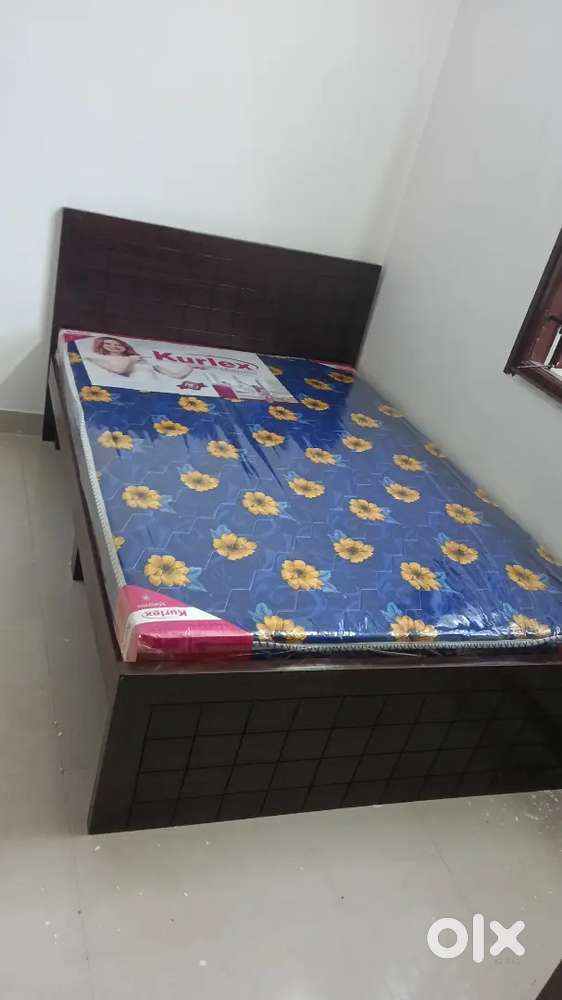 4/6 double cot with matrass Free dilivery
