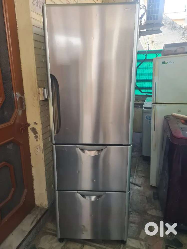 Fridge Double door 320 Liter Hitachi proper working