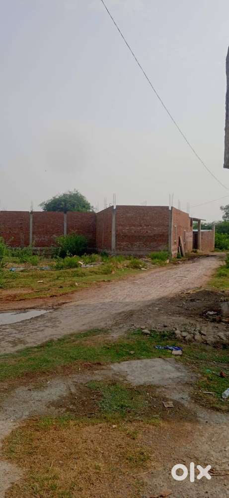 33 GAJ 6 LANE MTR 1,98,000. 300 METER PAR  DO TARAF EXPRESS W0 BHI HAI