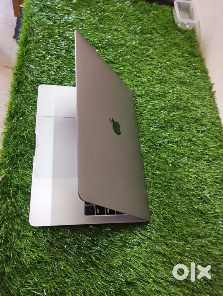 APPLE  PRO 2020/19 i7/10 th GEN/32GB /512 SSD/ RETINA IPS DIAPLAY  KIT