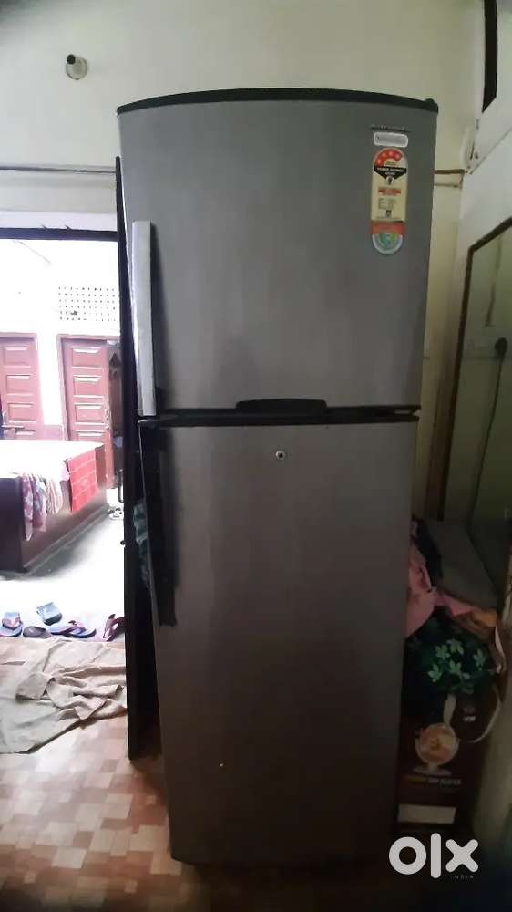 Kelvinator 300L Refrigerator – Good Condition, 4 Star Power Saving