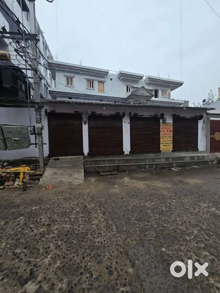 Warehouse Godown For Rent on Semi Commercial Road