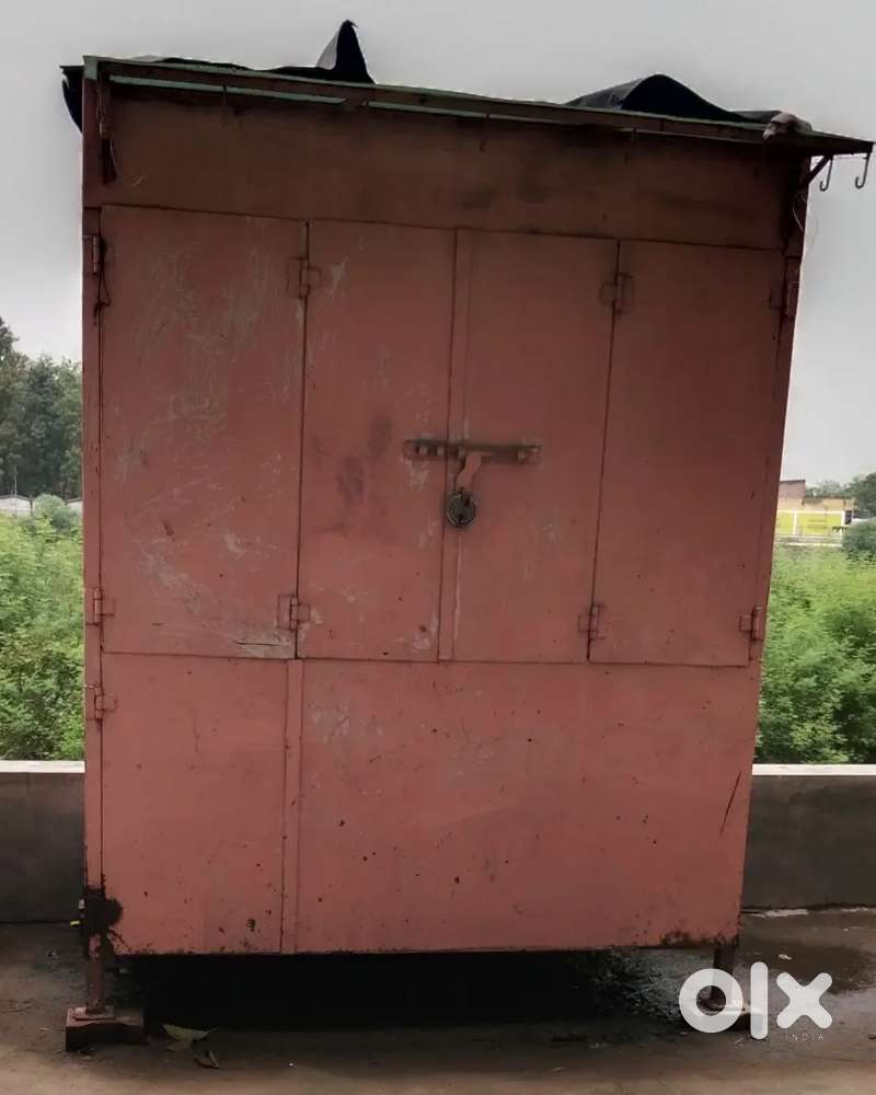 Good Condition Metal Cabin.