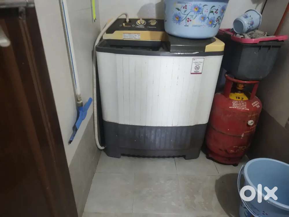 LG semi autometic washing machine