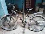 Chain missing DIS break thoda kharab hai ek clutch nahi hai